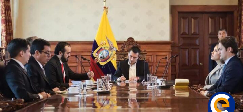 Gobierno nacional y AME plantean alternativas ante la falta de asignación de recursos.