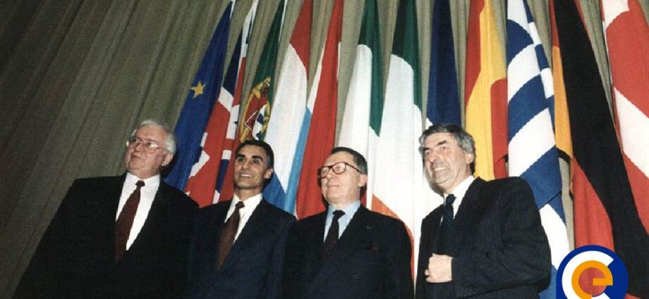 En 1992, se firma el Tratado de Maastrich, la formalización de la Unión Europea