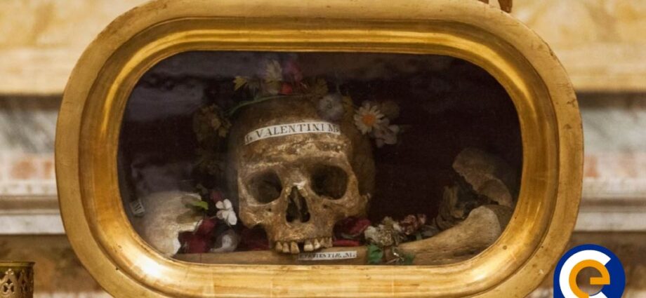 Una travesía por Europa en busca de los restos del santo patrón del amor