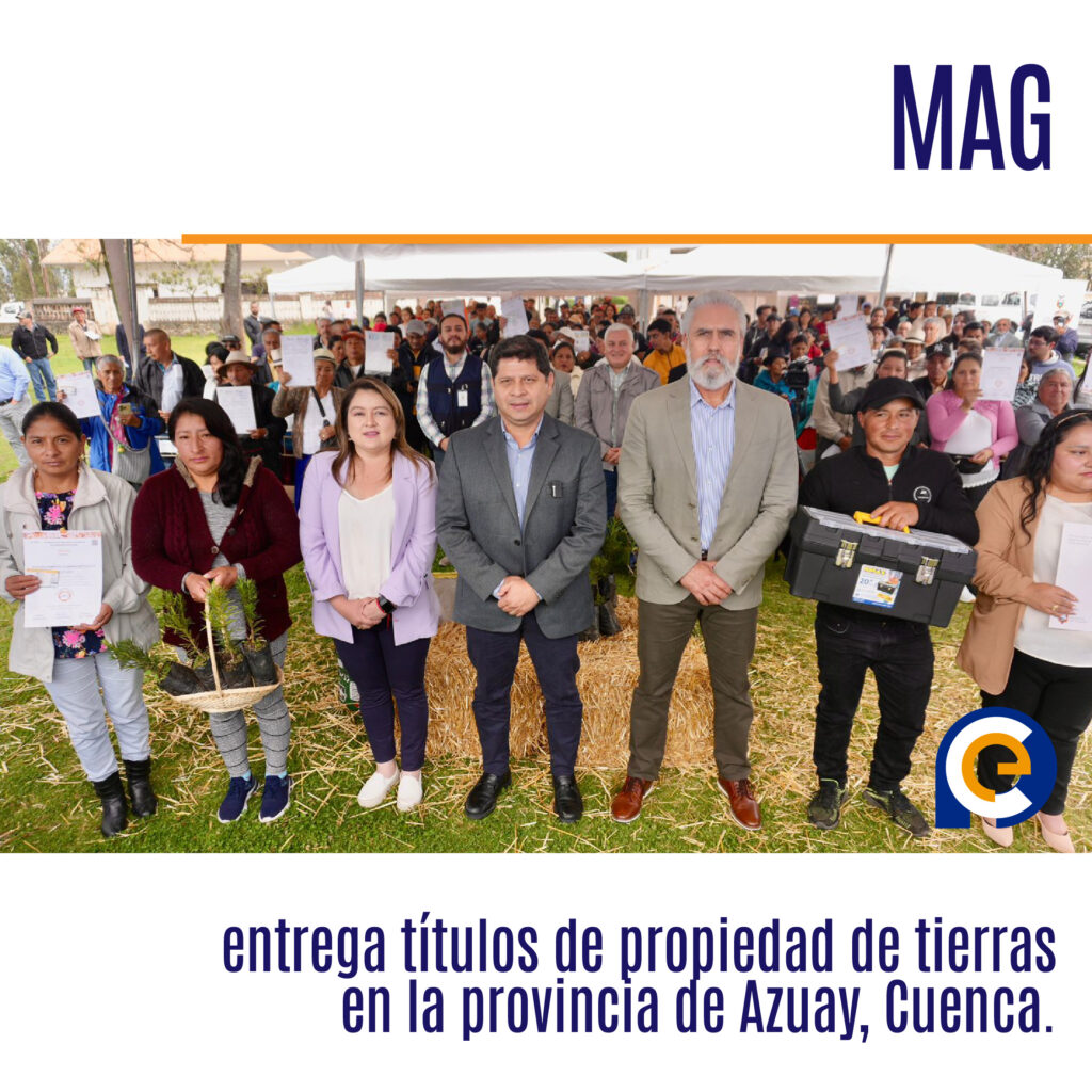 Ministro de Agricultura y Ganadería entrega títulos de propiedad de tierras en la provincia de Azuay