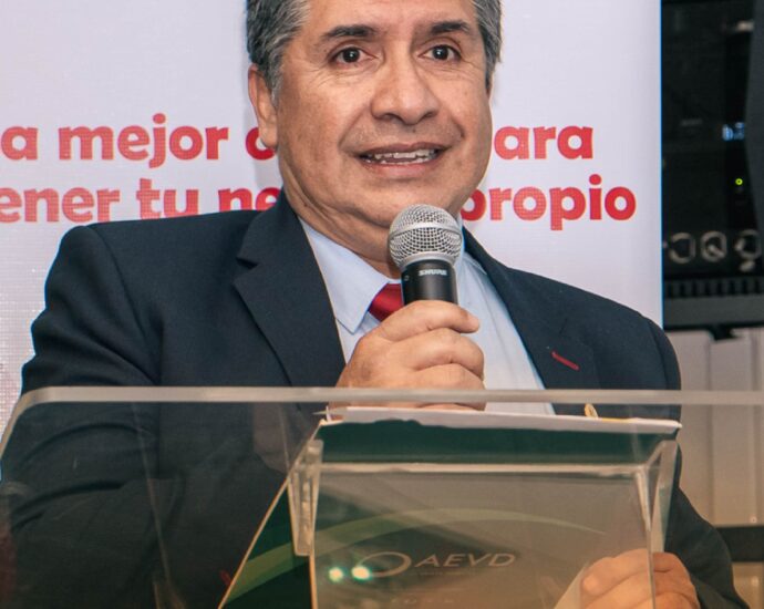 UTPL TEC capacita en habilidades digitales para la venta