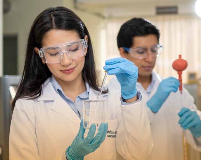Maestría presencial en Química cuenta con cerca de 20 laboratorios