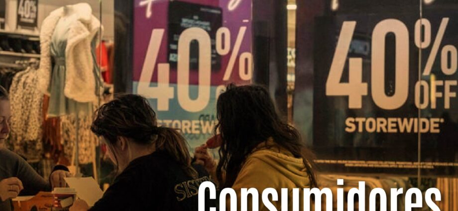 Consumidores estadounidenses desafían la inflación en un Black Friday competitivo