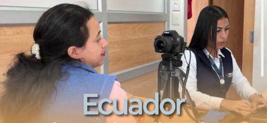 Ecuador lanza plan piloto de evaluación a servidores públicos