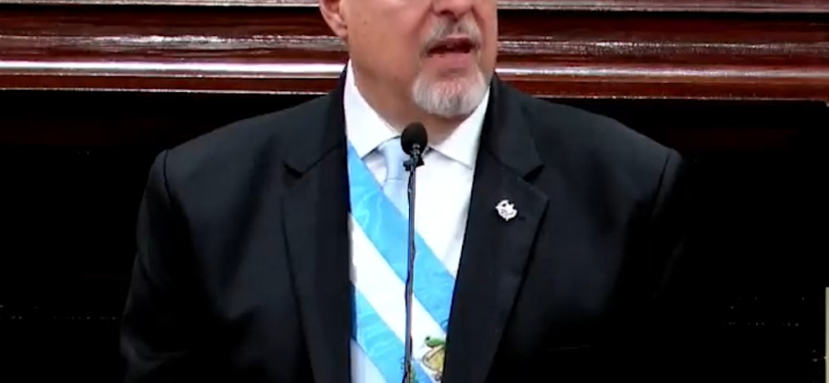 Arévalo presenta segundo informe presidencial con avances en educación y economía