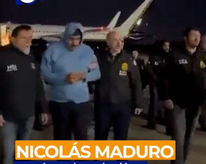 Maduro llega esposado a Nueva York para enfrentar juicio por narcoterrorismo